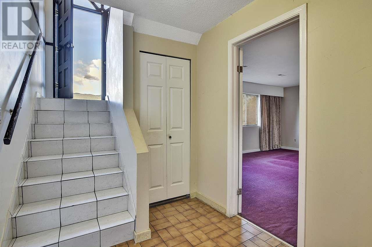 1046 Buoy Drive, Coquitlam, British Columbia  V3H 3E6 - Photo 10 - R2824105