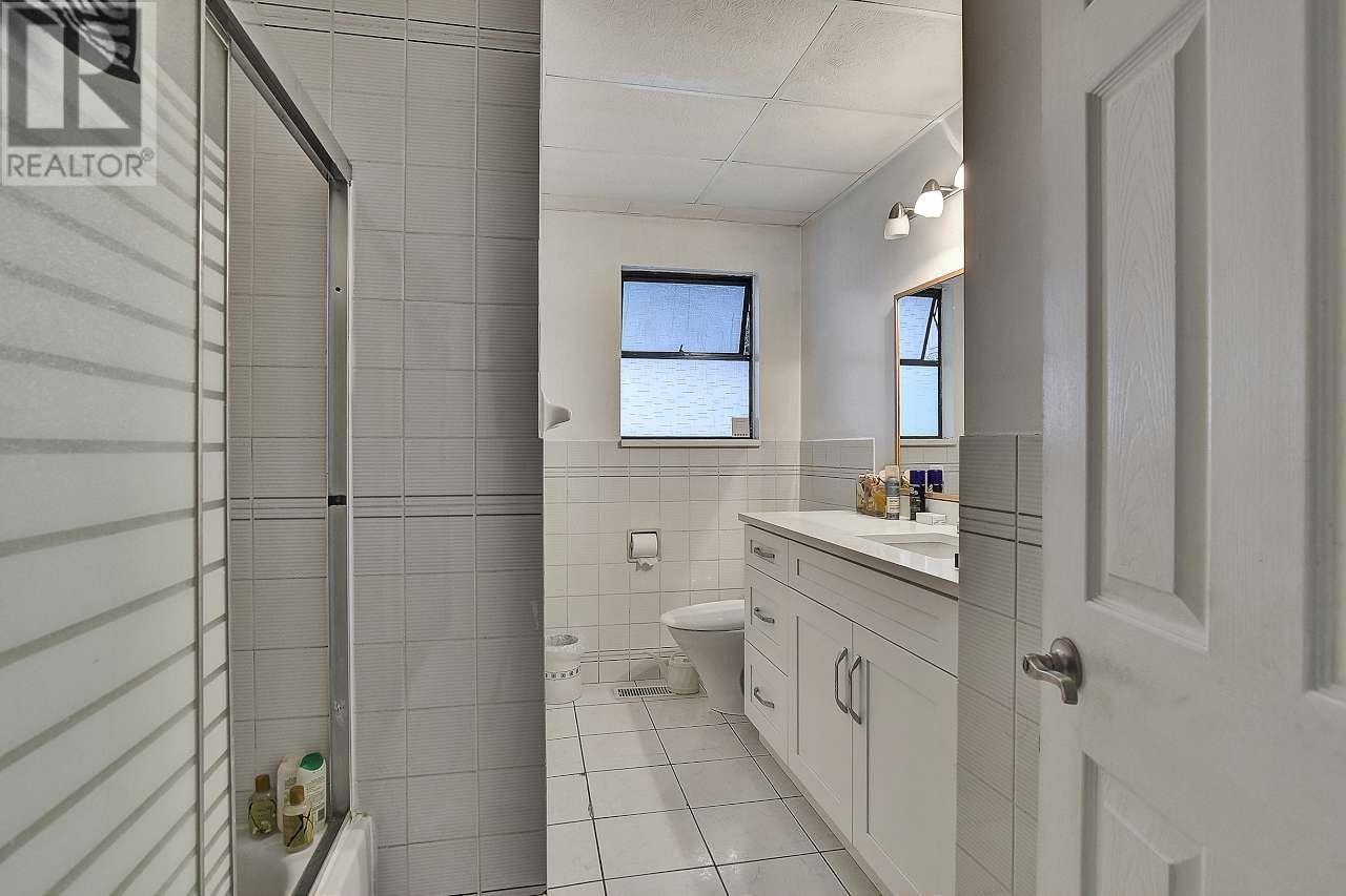 1046 Buoy Drive, Coquitlam, British Columbia  V3H 3E6 - Photo 24 - R2824105
