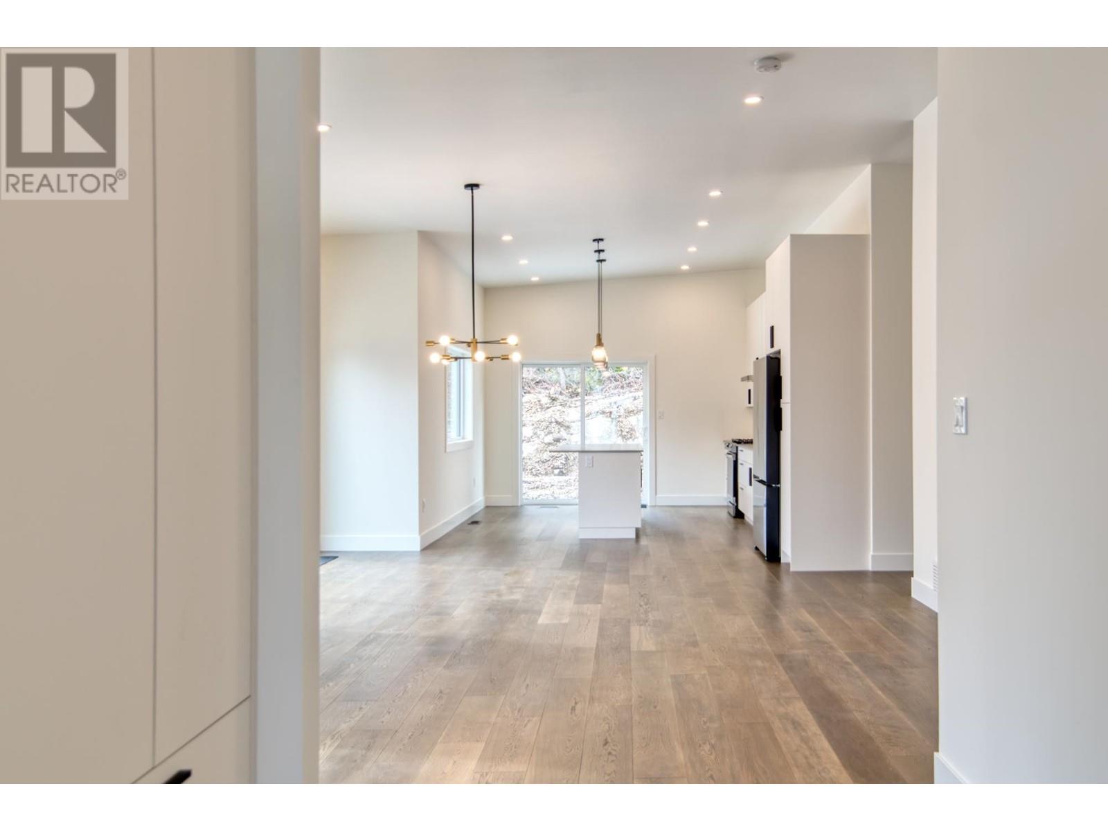 5415 Stellar Way, Sechelt, British Columbia  V7Z 0M1 - Photo 10 - R2824106
