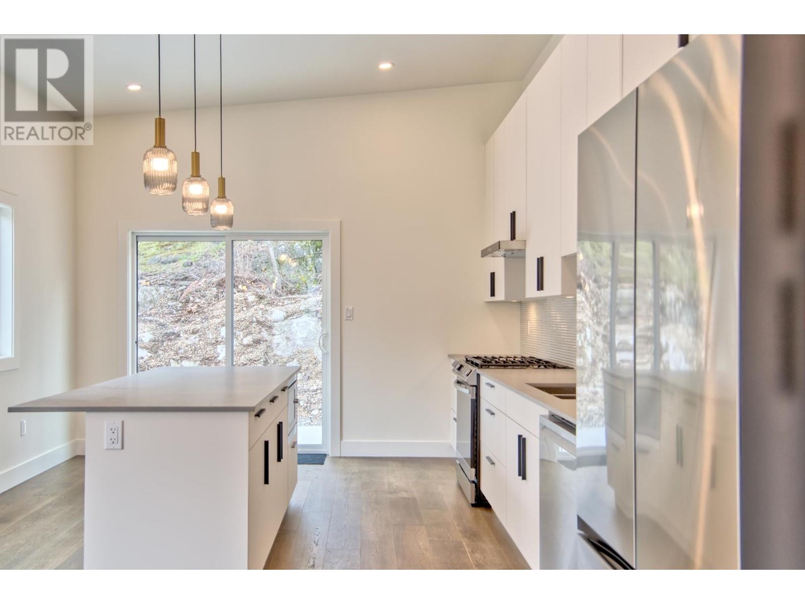5415 Stellar Way, Sechelt, British Columbia  V7Z 0M1 - Photo 11 - R2824106