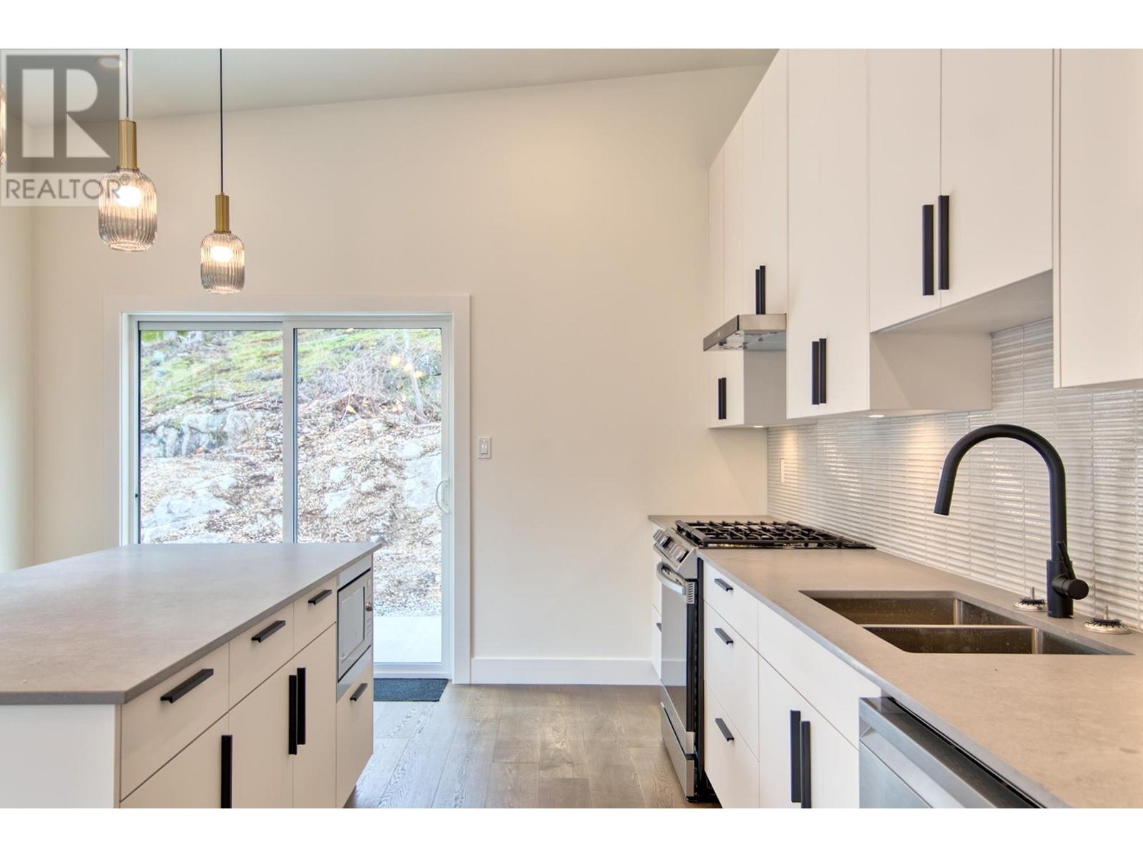 5415 Stellar Way, Sechelt, British Columbia  V7Z 0M1 - Photo 13 - R2824106
