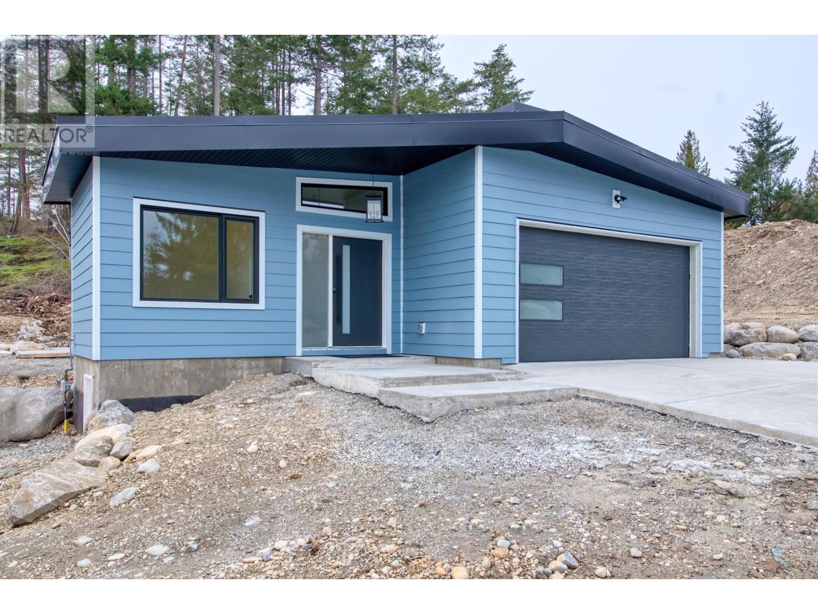 5415 Stellar Way, Sechelt, British Columbia  V7Z 0M1 - Photo 2 - R2824106