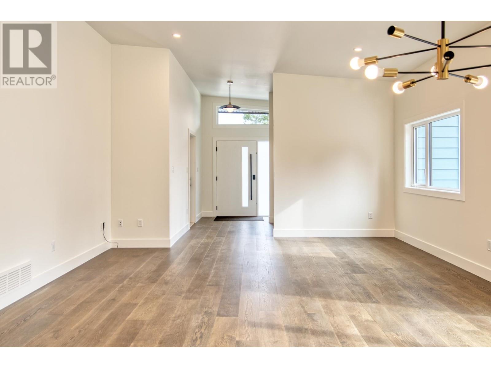 5415 Stellar Way, Sechelt, British Columbia  V7Z 0M1 - Photo 7 - R2824106