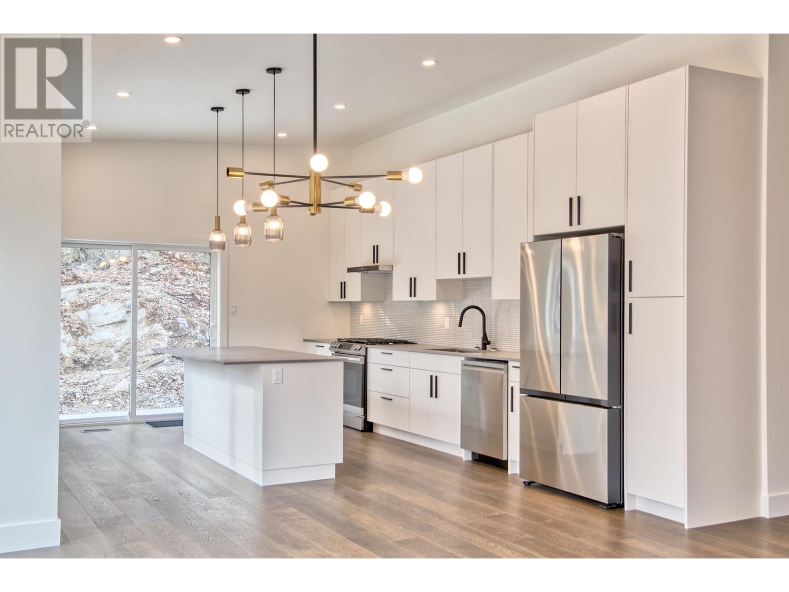 5415 Stellar Way, Sechelt, British Columbia  V7Z 0M1 - Photo 8 - R2824106