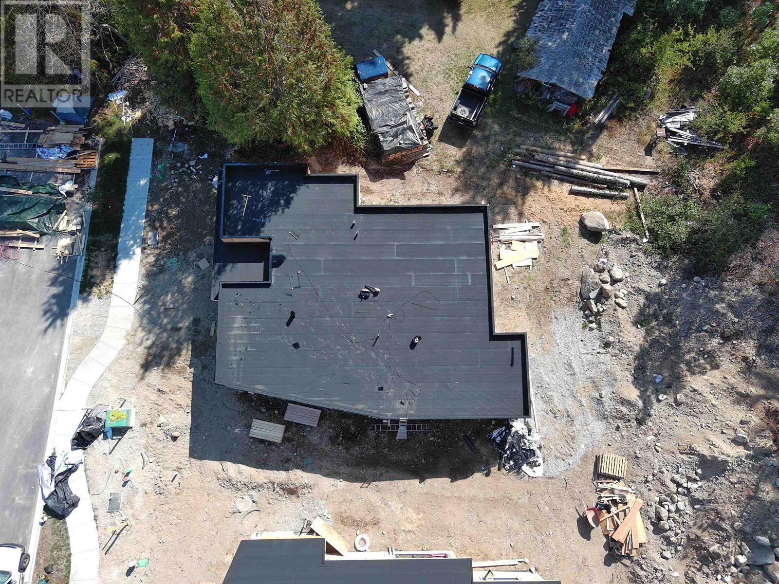 5409 Stellar Way, Sechelt, British Columbia  V7Z 0M1 - Photo 3 - R2824123
