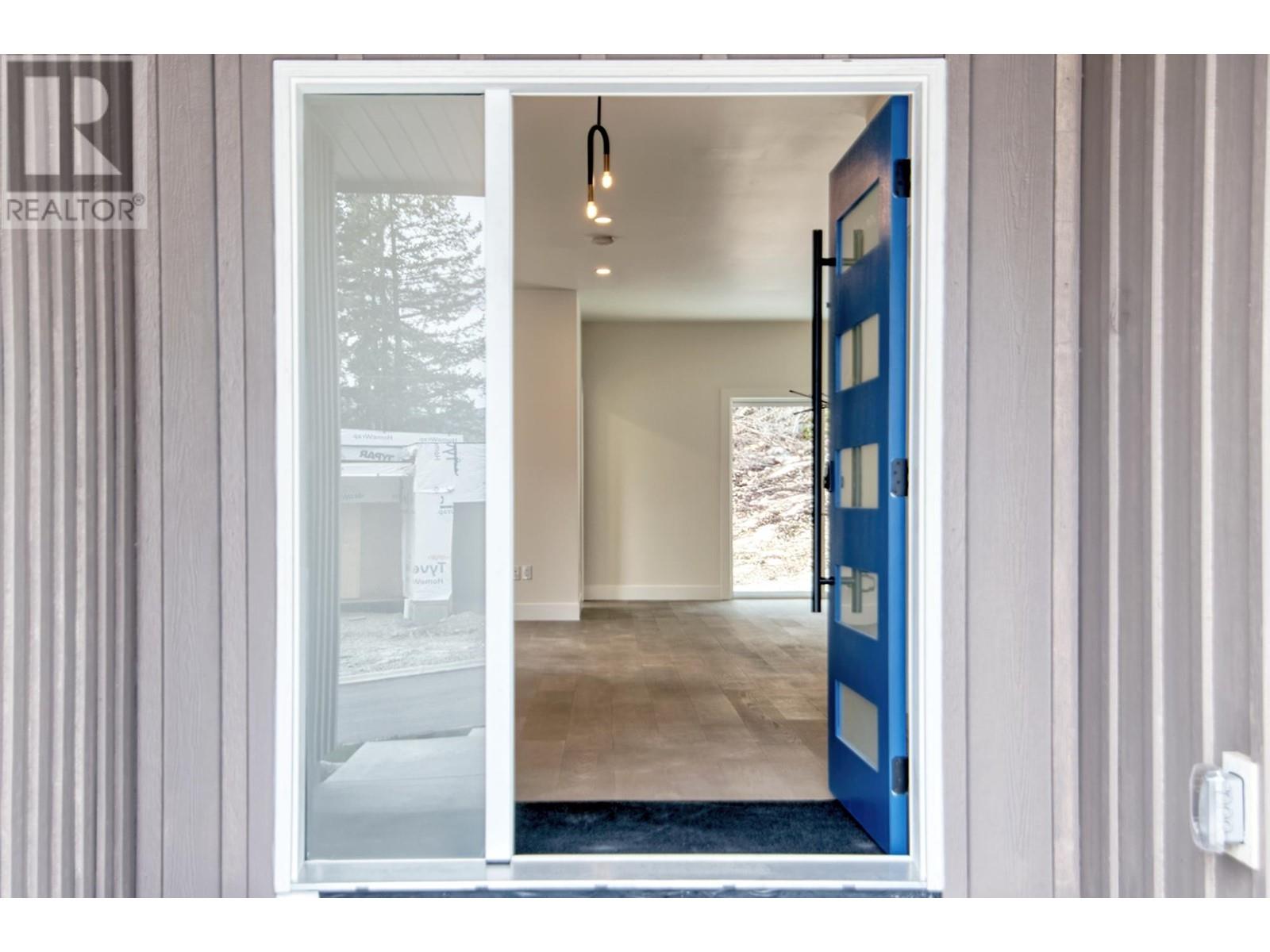 5409 Stellar Way, Sechelt, British Columbia  V7Z 0M1 - Photo 6 - R2824123