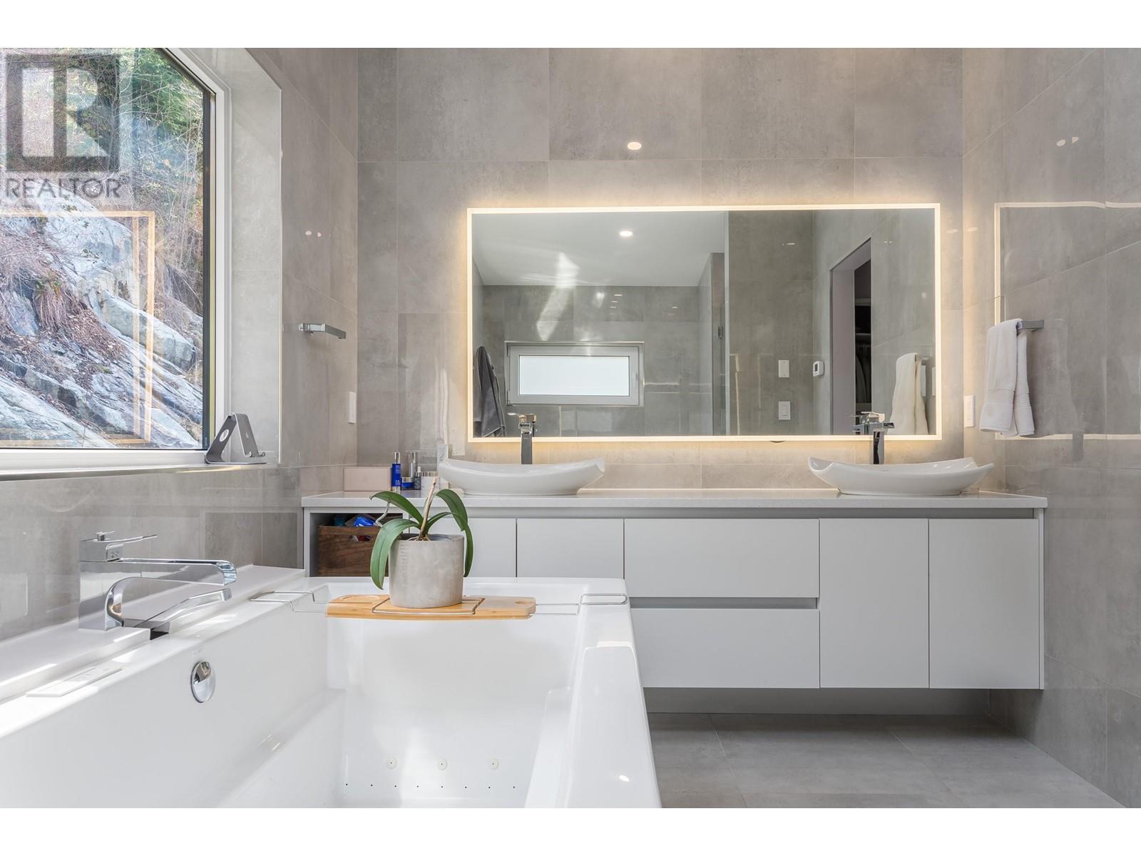 315 Furry Creek Drive, West Vancouver, British Columbia  V0N 3Z2 - Photo 24 - R2823920