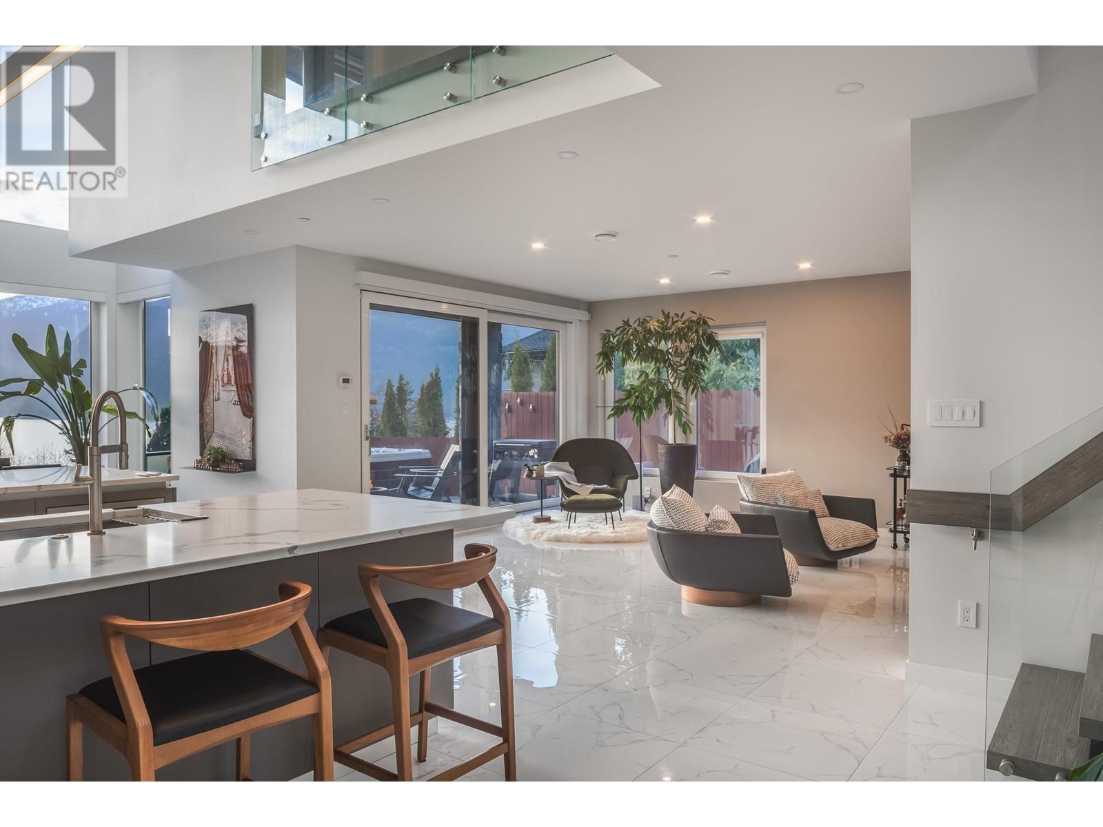 315 Furry Creek Drive, West Vancouver, British Columbia  V0N 3Z2 - Photo 9 - R2823920