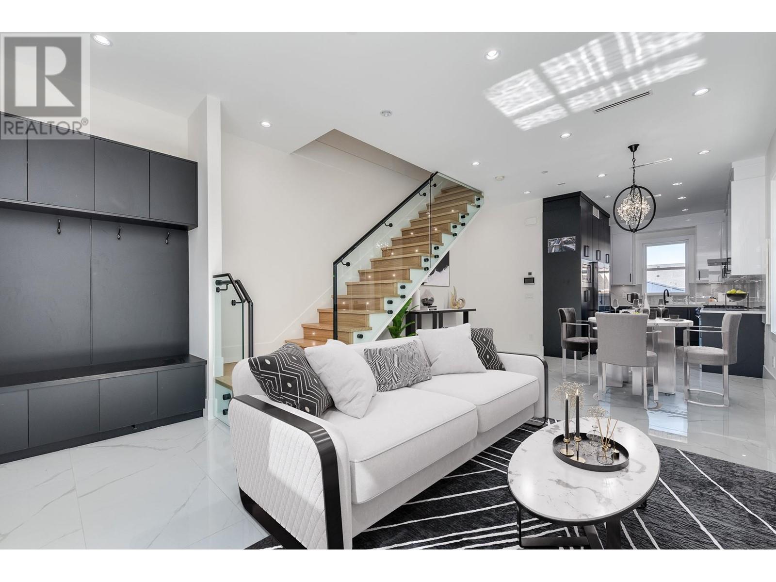 2289 E 41st Avenue, Vancouver, British Columbia  V5P 1L4 - Photo 3 - R2824083