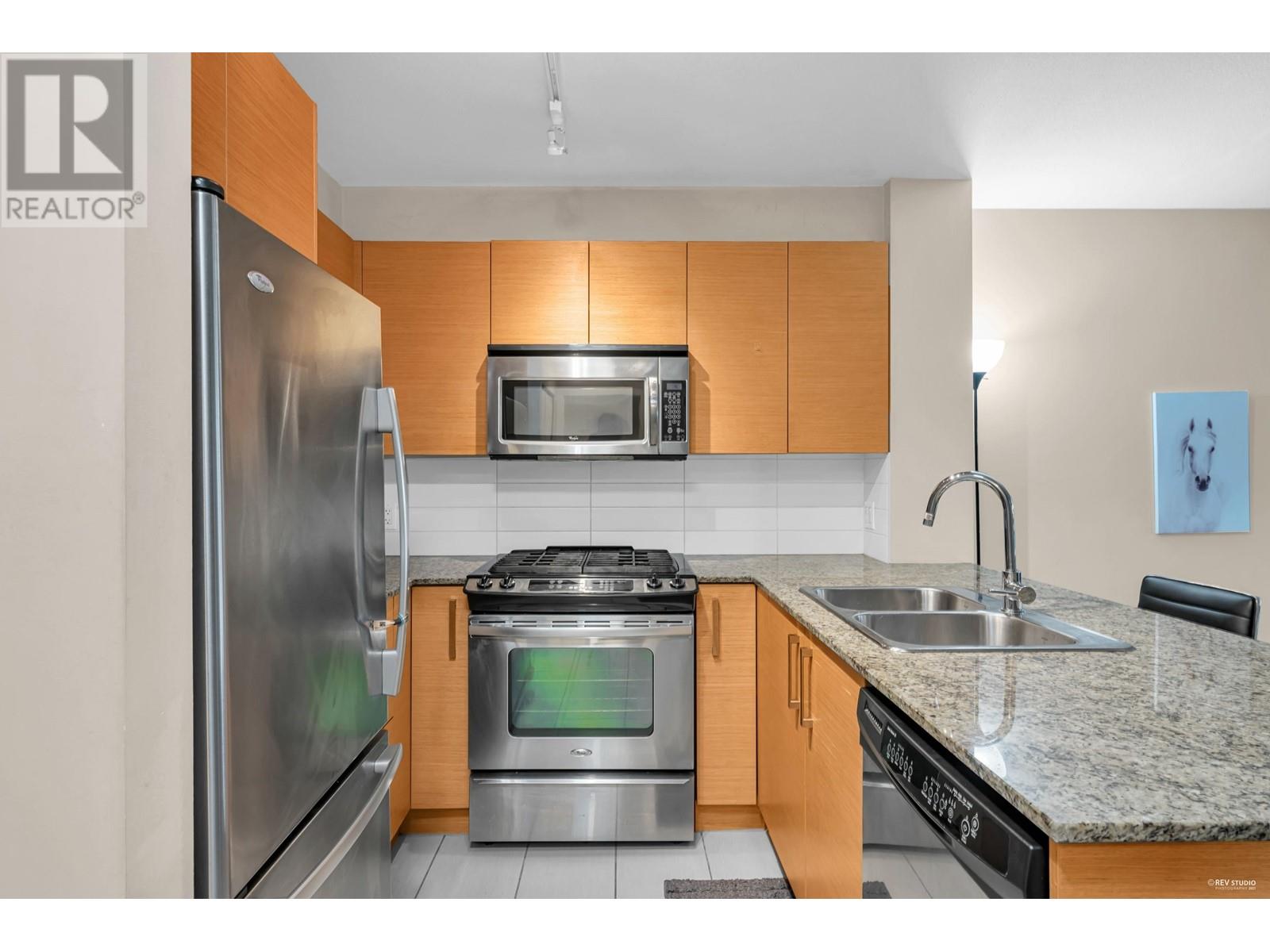 106 5665 Irmin Street, Burnaby, British Columbia  V5J 0C4 - Photo 2 - R2824110
