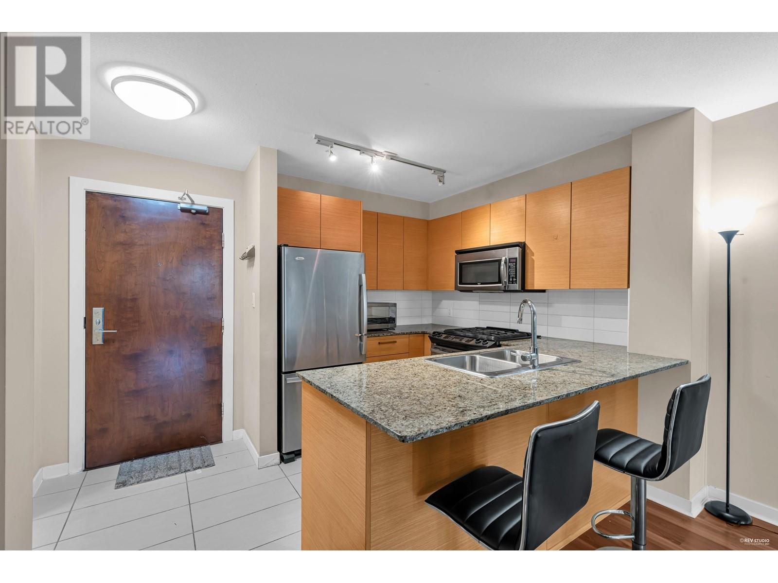 106 5665 Irmin Street, Burnaby, British Columbia  V5J 0C4 - Photo 3 - R2824110