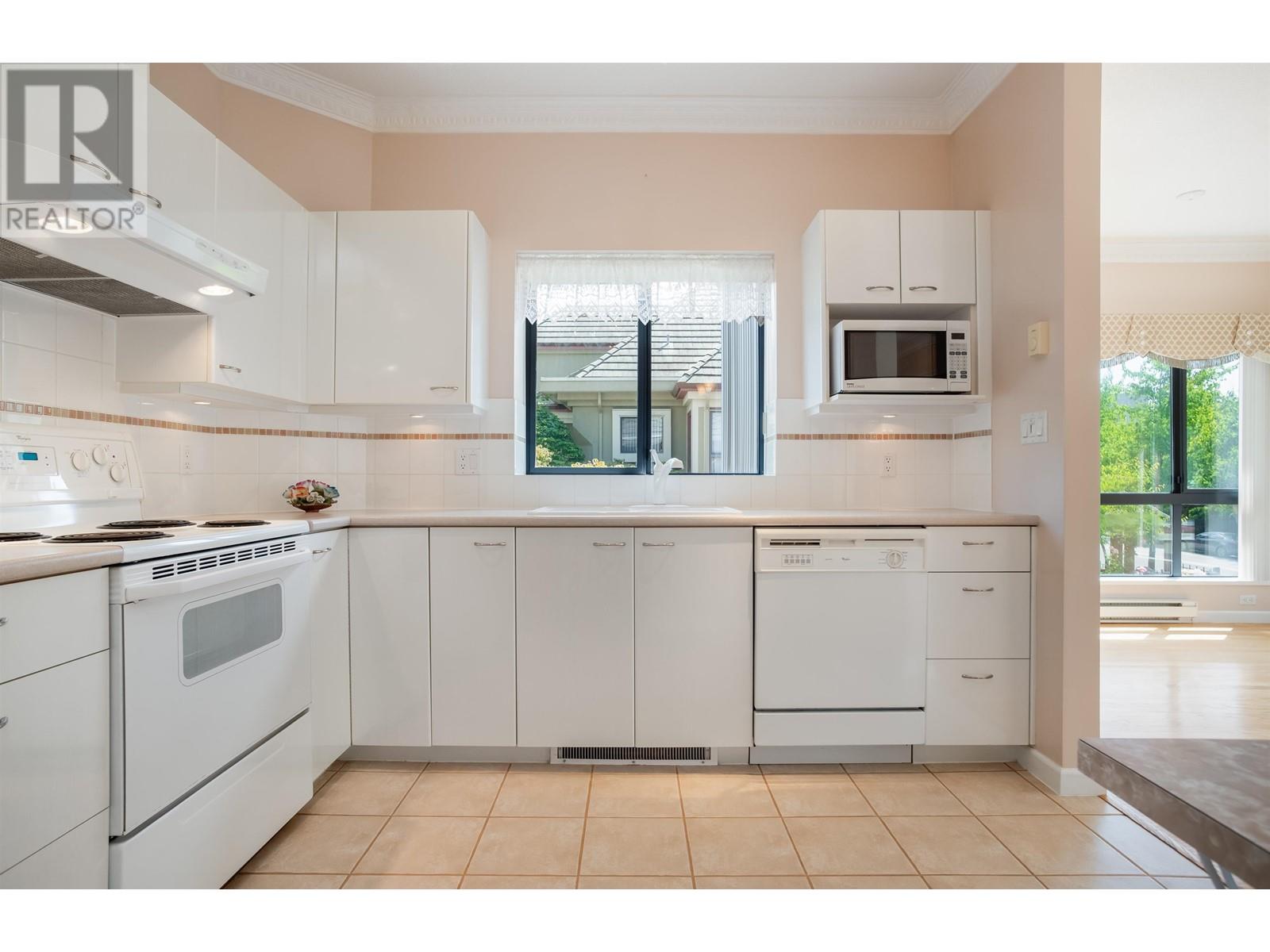 8 4425 Halifax Street, Burnaby, British Columbia  V5C 6P2 - Photo 10 - R2824162