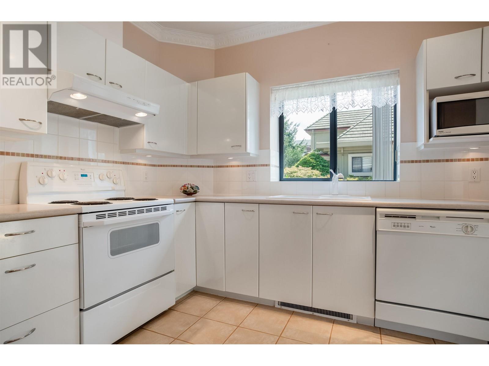 8 4425 Halifax Street, Burnaby, British Columbia  V5C 6P2 - Photo 9 - R2824162