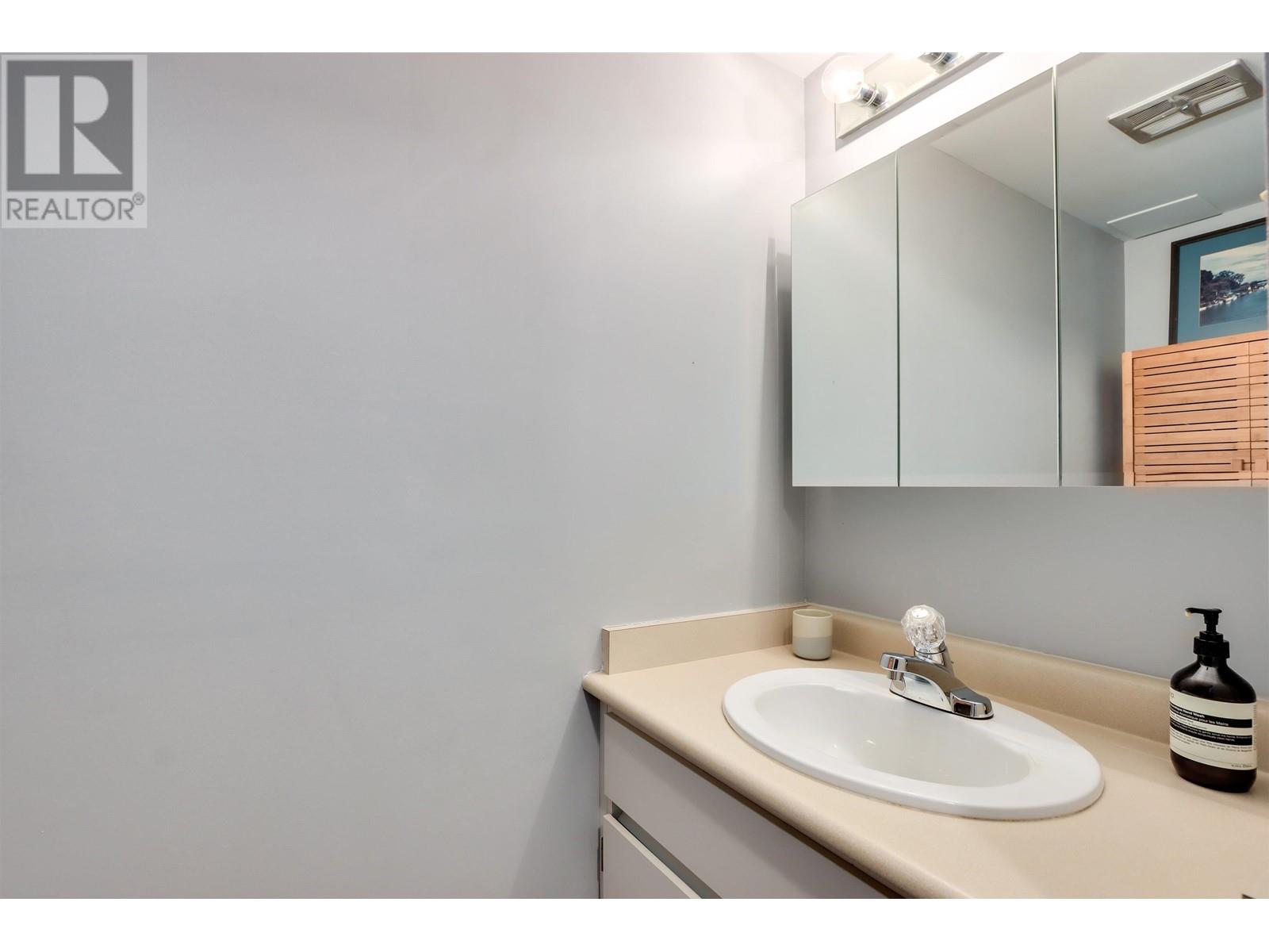402 2020 Fullerton Avenue, North Vancouver, British Columbia  V7P 3G3 - Photo 19 - R2824191