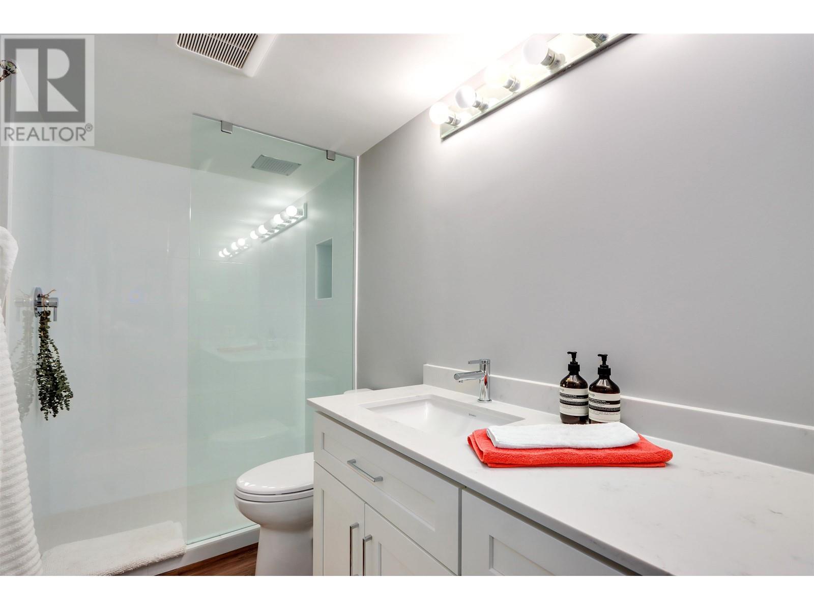 402 2020 Fullerton Avenue, North Vancouver, British Columbia  V7P 3G3 - Photo 21 - R2824191