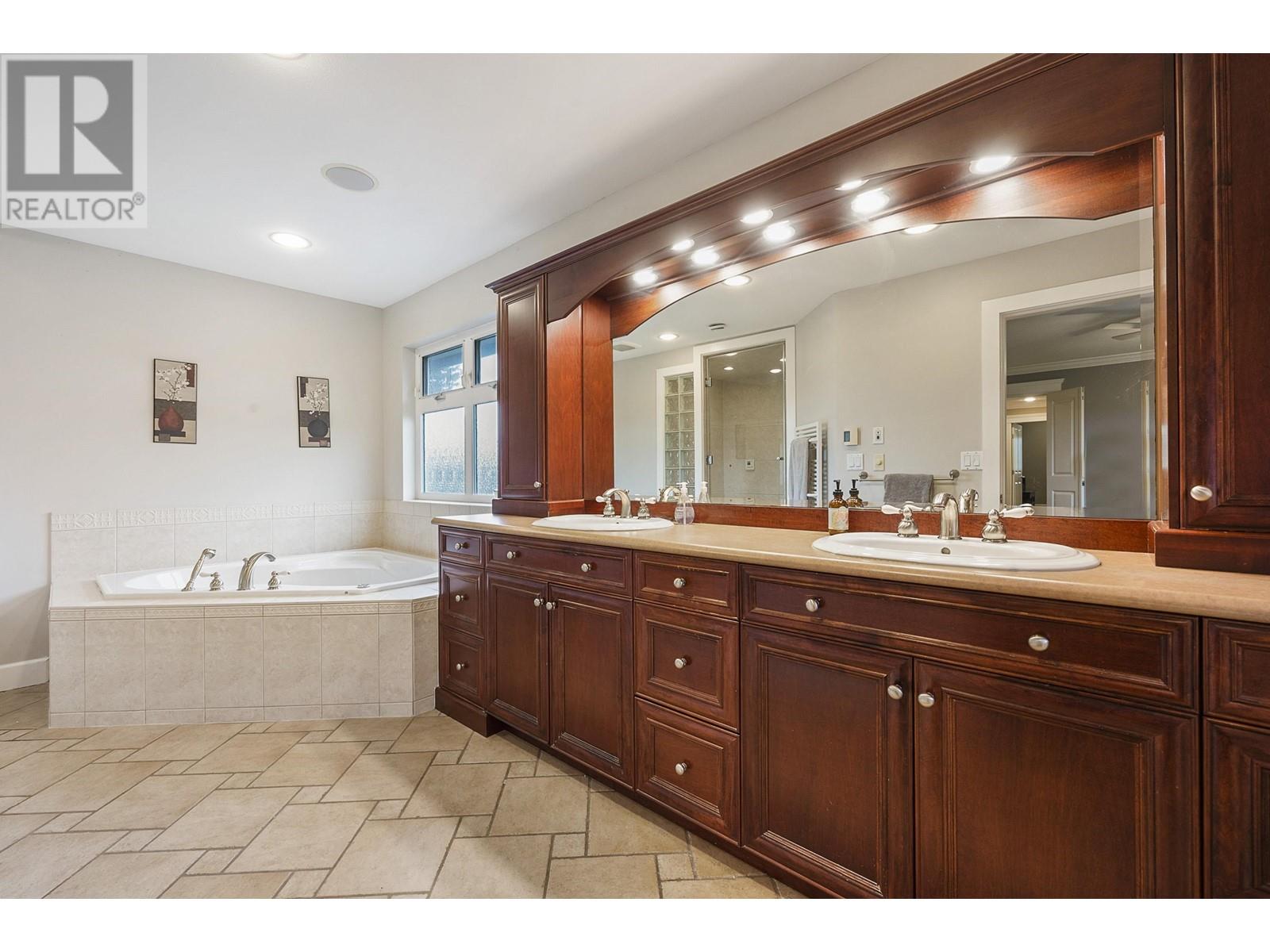 20133 Patterson Avenue, Maple Ridge, British Columbia  V2X 2P5 - Photo 22 - R2824210