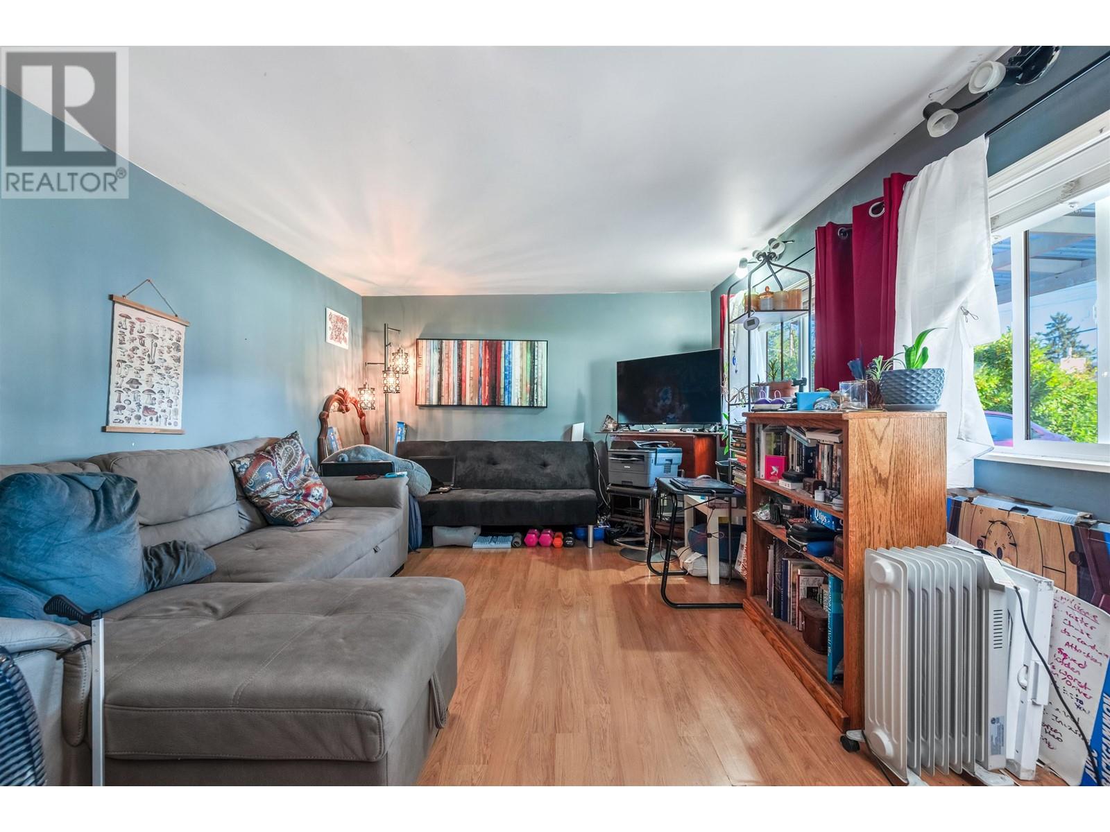 11865 Stephens Street, Maple Ridge, British Columbia  V2X 6S2 - Photo 3 - R2824047