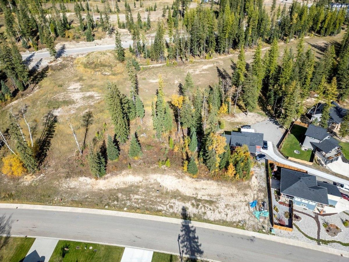 2268 Black Hawk Drive, Sparwood, British Columbia  V0B 2G2 - Photo 2 - 2473658