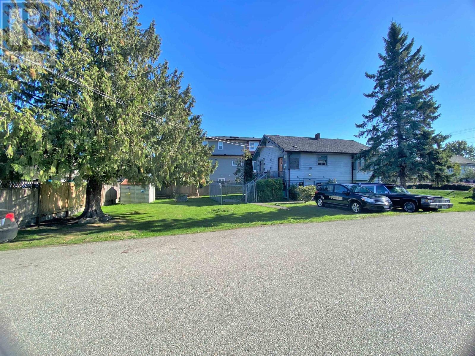 1311 Ewen Avenue, New Westminster, British Columbia  V3M 5E6 - Photo 2 - R2822336