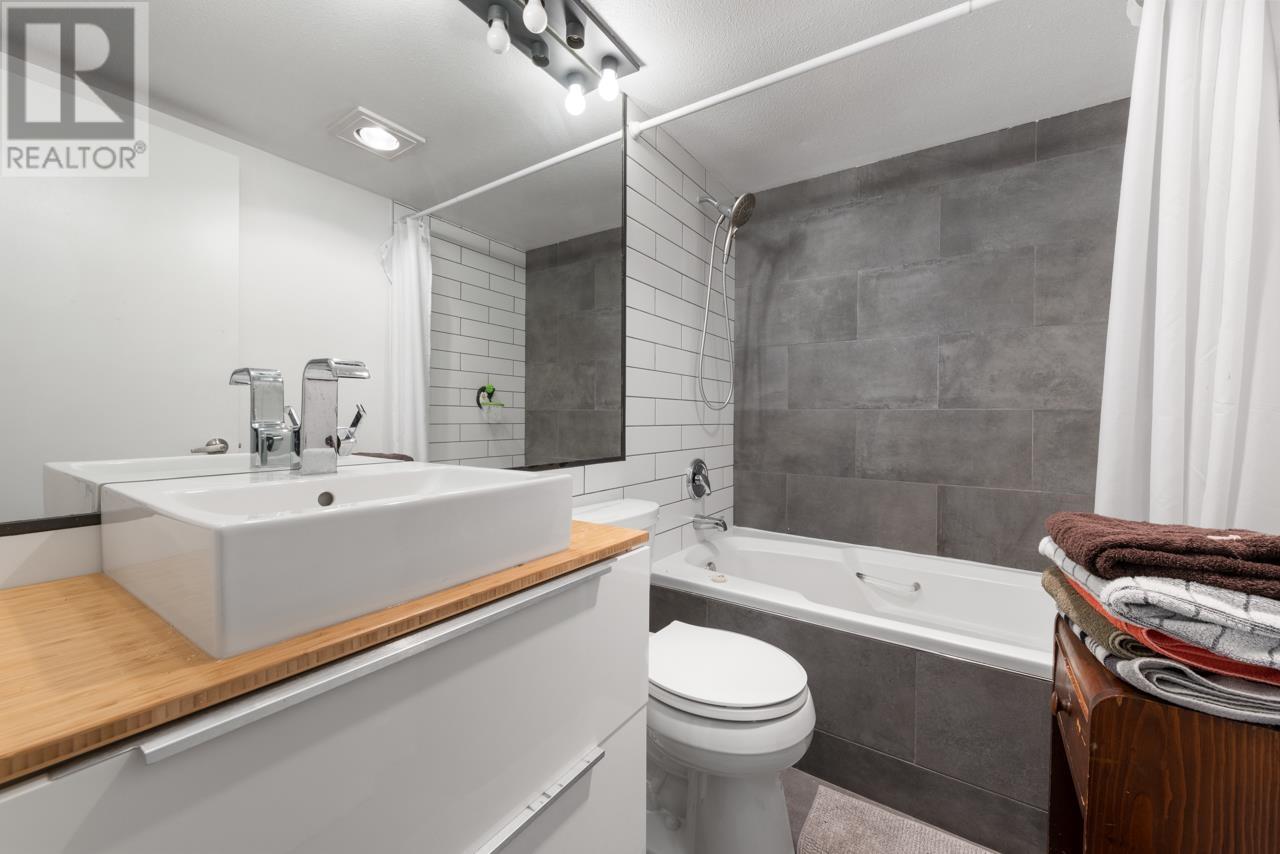 203 1135 Quayside Drive, New Westminster, British Columbia  V3M 6J4 - Photo 4 - R2820052