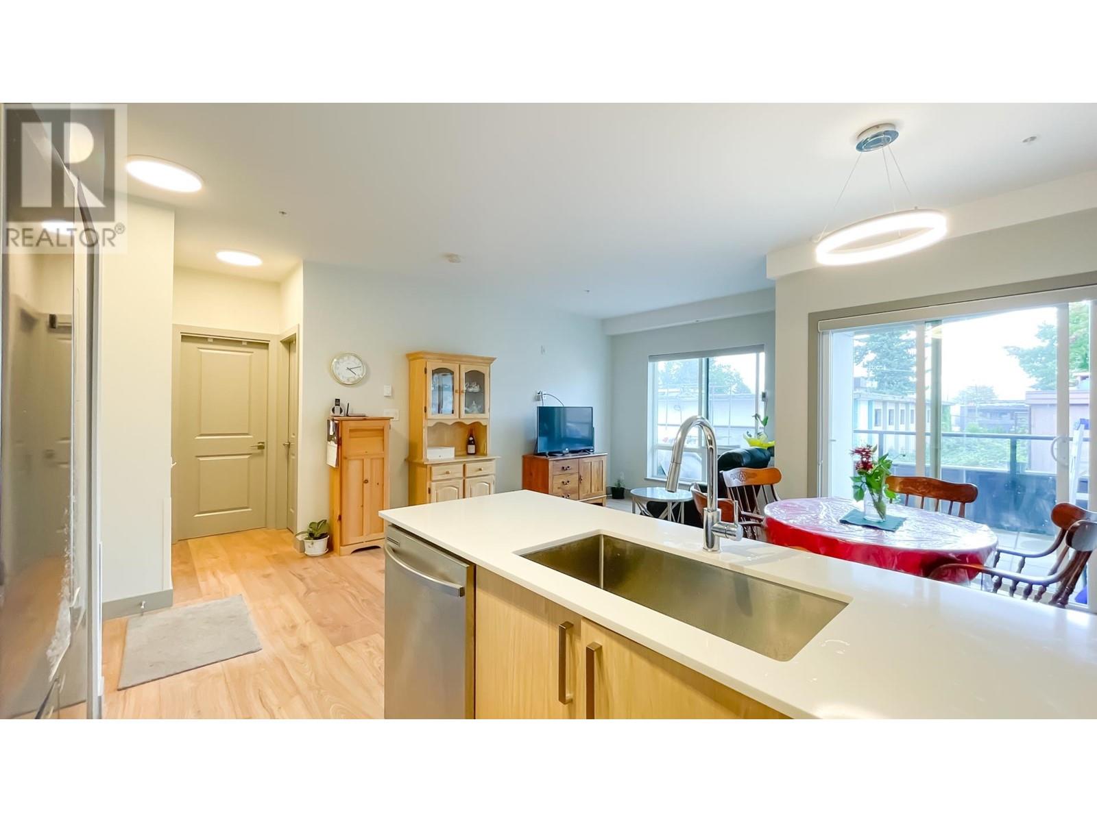 211 6968 Royal Oak Avenue, Burnaby, British Columbia  V5J 4J2 - Photo 8 - R2824242
