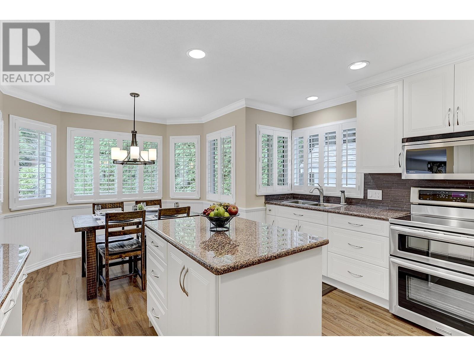 19573 Somerset Drive, Pitt Meadows, British Columbia  V3Y 2L5 - Photo 15 - R2824219