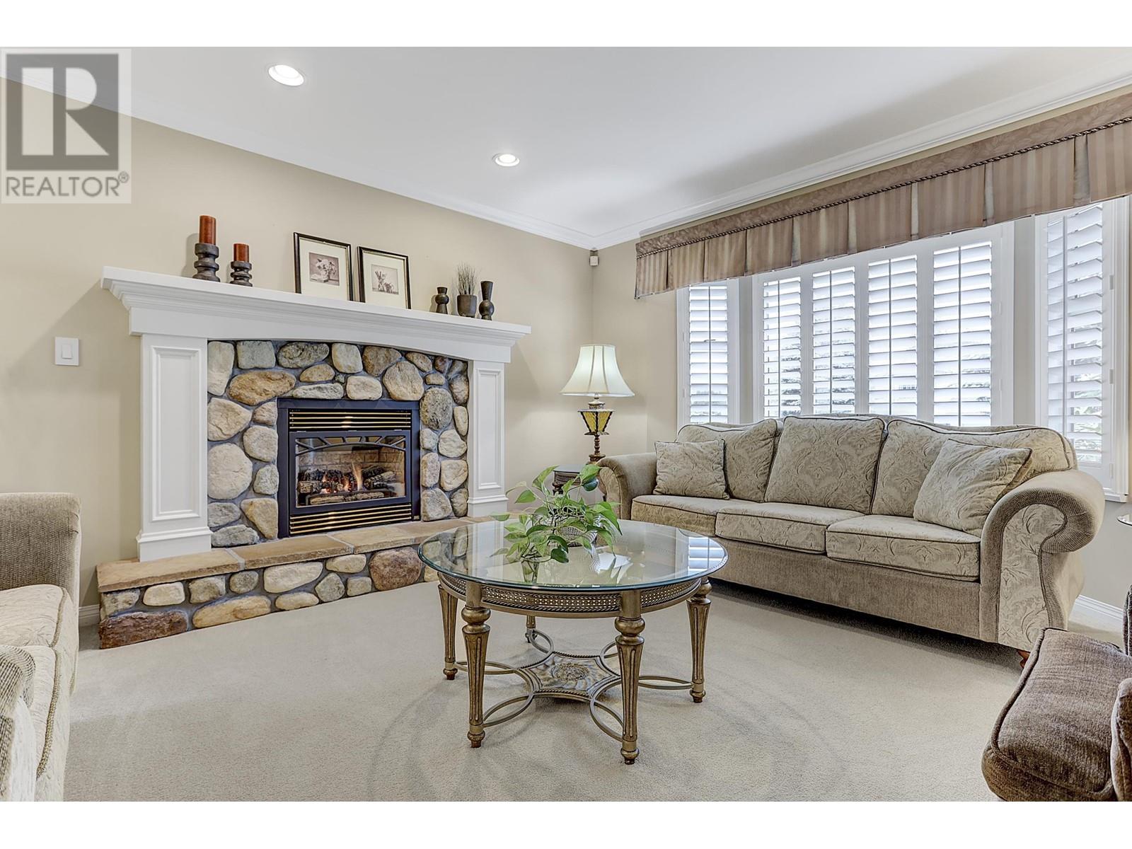 19573 Somerset Drive, Pitt Meadows, British Columbia  V3Y 2L5 - Photo 6 - R2824219