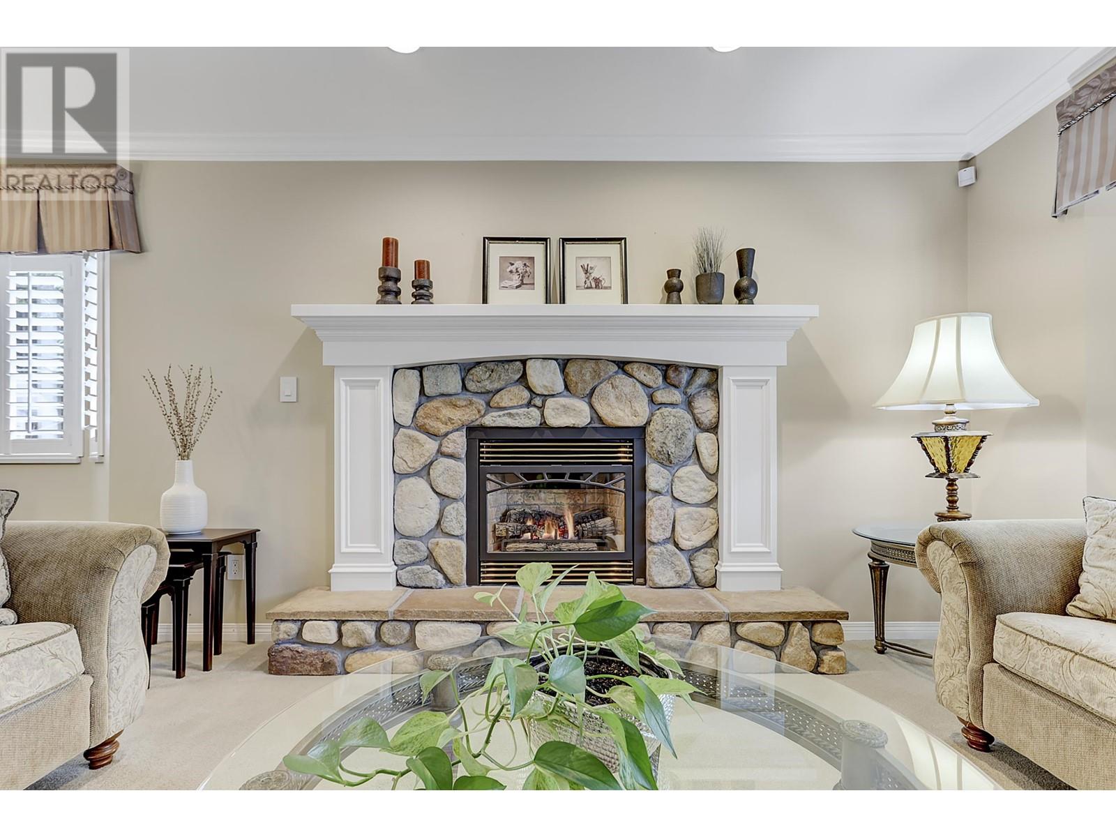 19573 Somerset Drive, Pitt Meadows, British Columbia  V3Y 2L5 - Photo 8 - R2824219