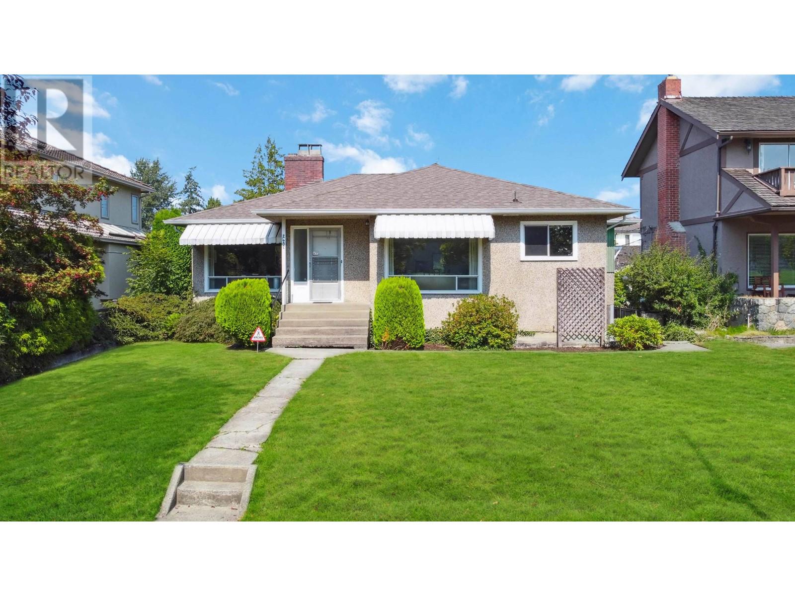 2487 W 23rd Avenue, Vancouver, British Columbia  V6L 1N7 - Photo 3 - R2824248