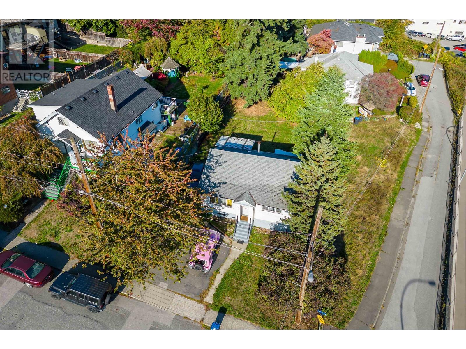 525 Sixteenth Street, New Westminster, British Columbia  V3M 4R4 - Photo 1 - R2824254