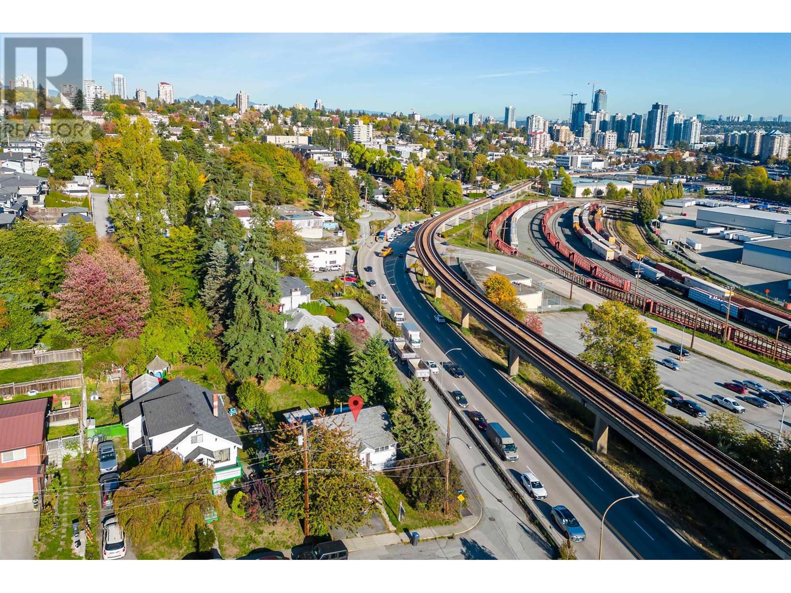 525 Sixteenth Street, New Westminster, British Columbia  V3M 4R4 - Photo 2 - R2824254