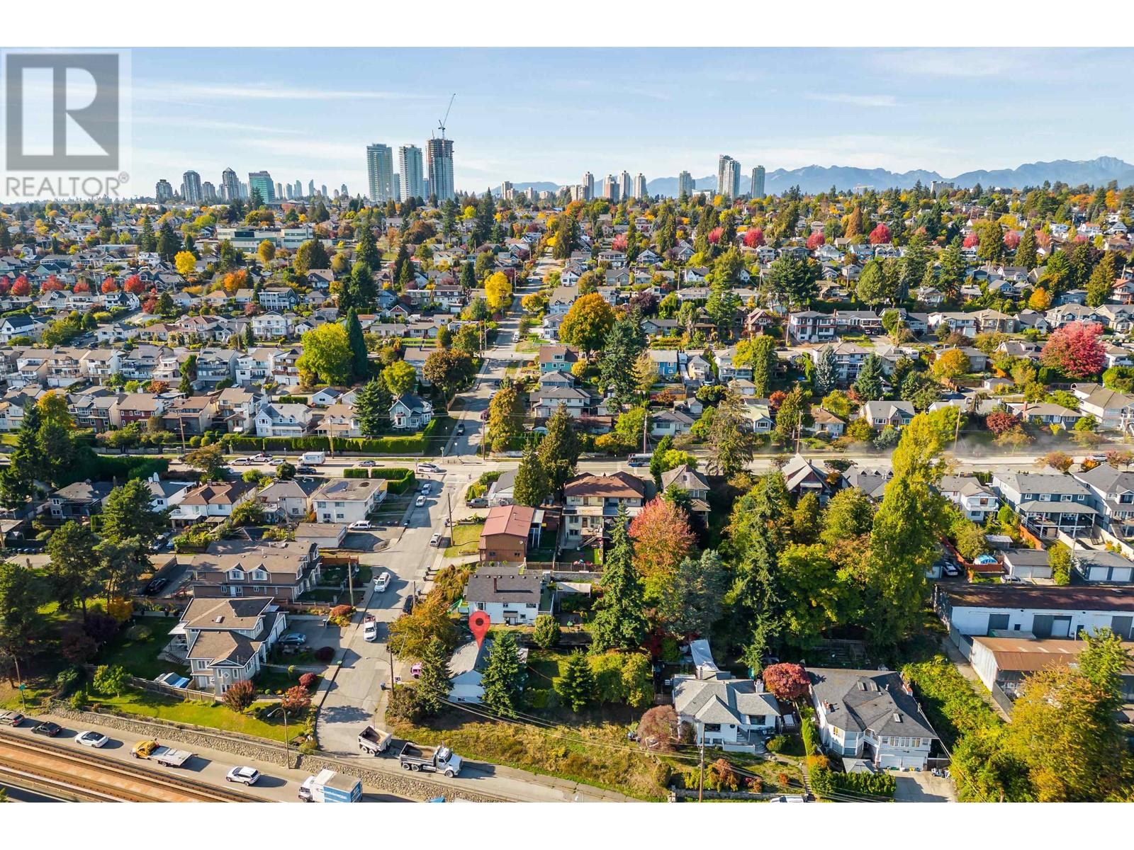 525 Sixteenth Street, New Westminster, British Columbia  V3M 4R4 - Photo 3 - R2824254