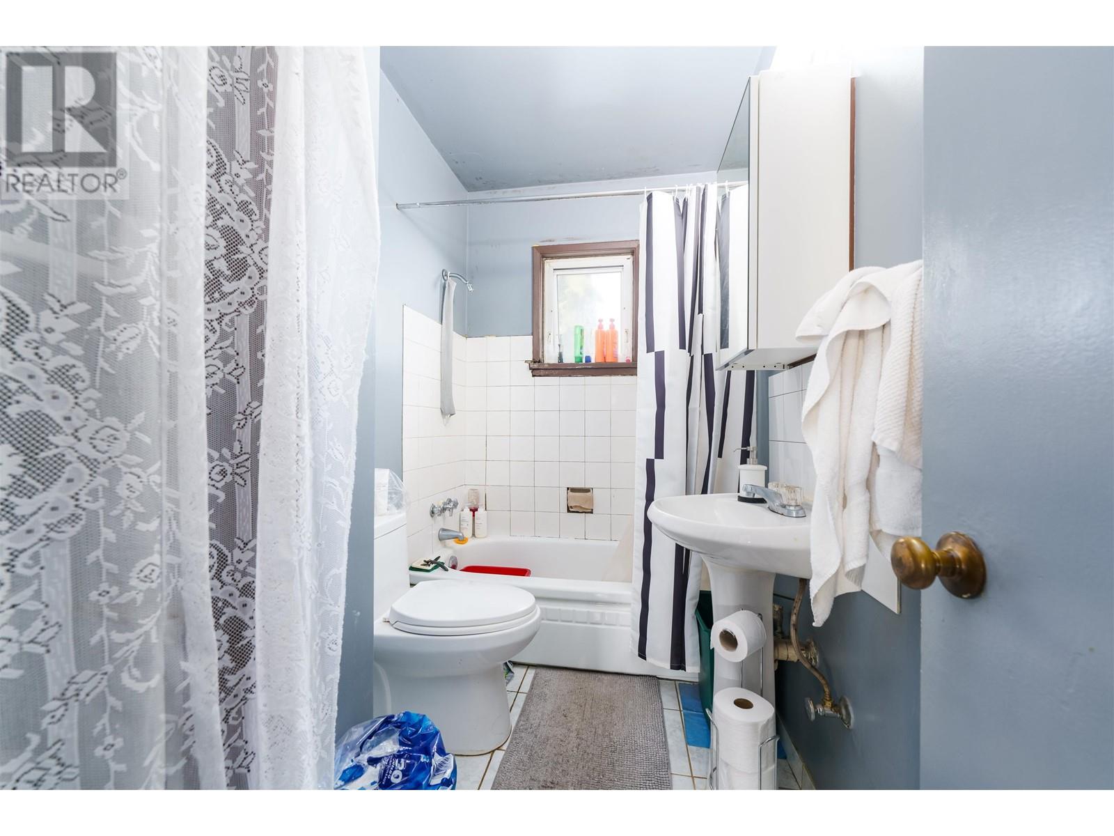 525 Sixteenth Street, New Westminster, British Columbia  V3M 4R4 - Photo 9 - R2824254