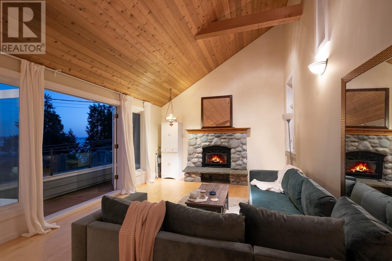 3311 Radcliffe Avenue, West Vancouver, British Columbia  V7V 1G7 - Photo 2 - R2817058