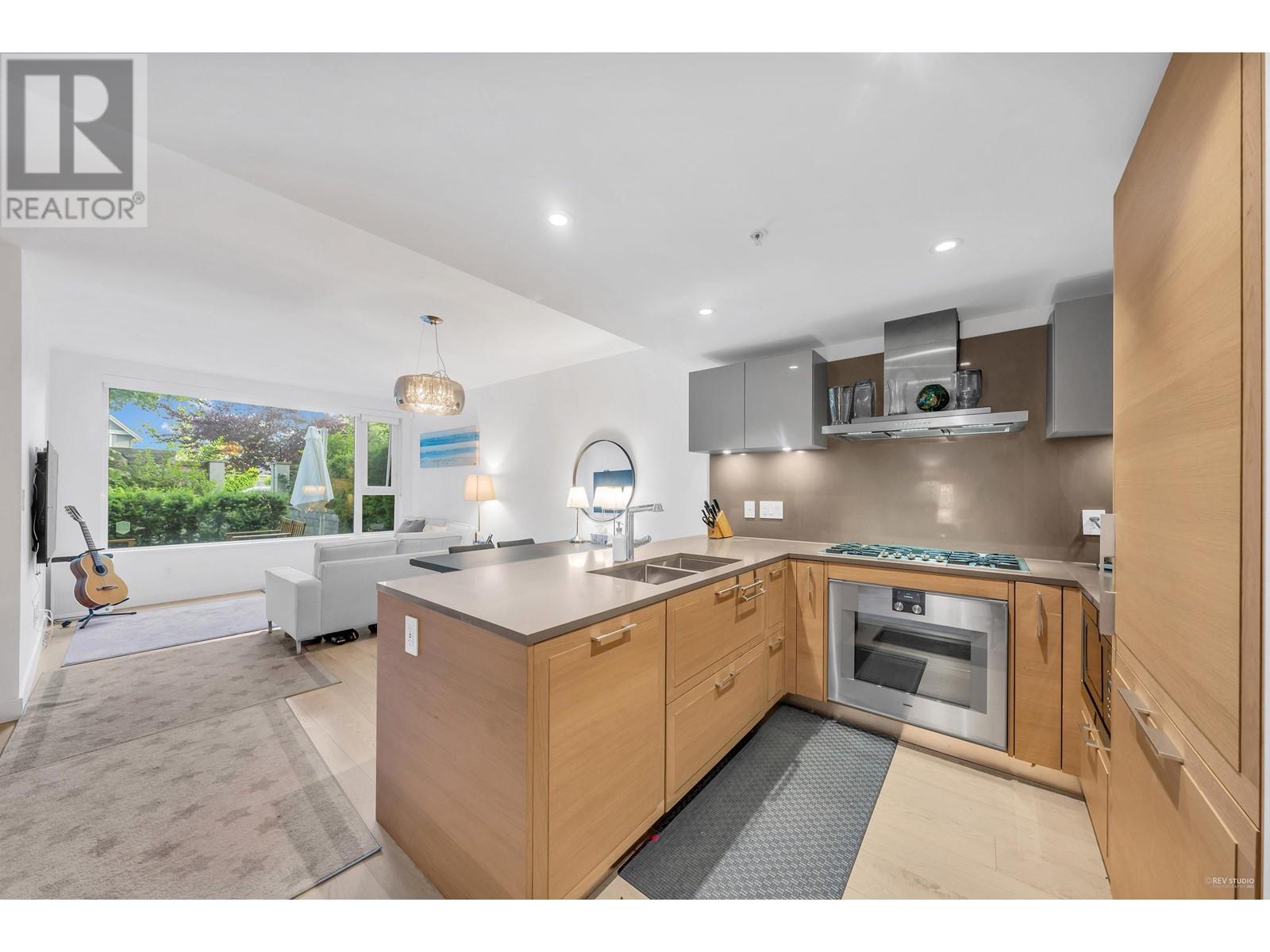 1581 W 57th Avenue, Vancouver, British Columbia  V6P 0H7 - Photo 2 - R2824271