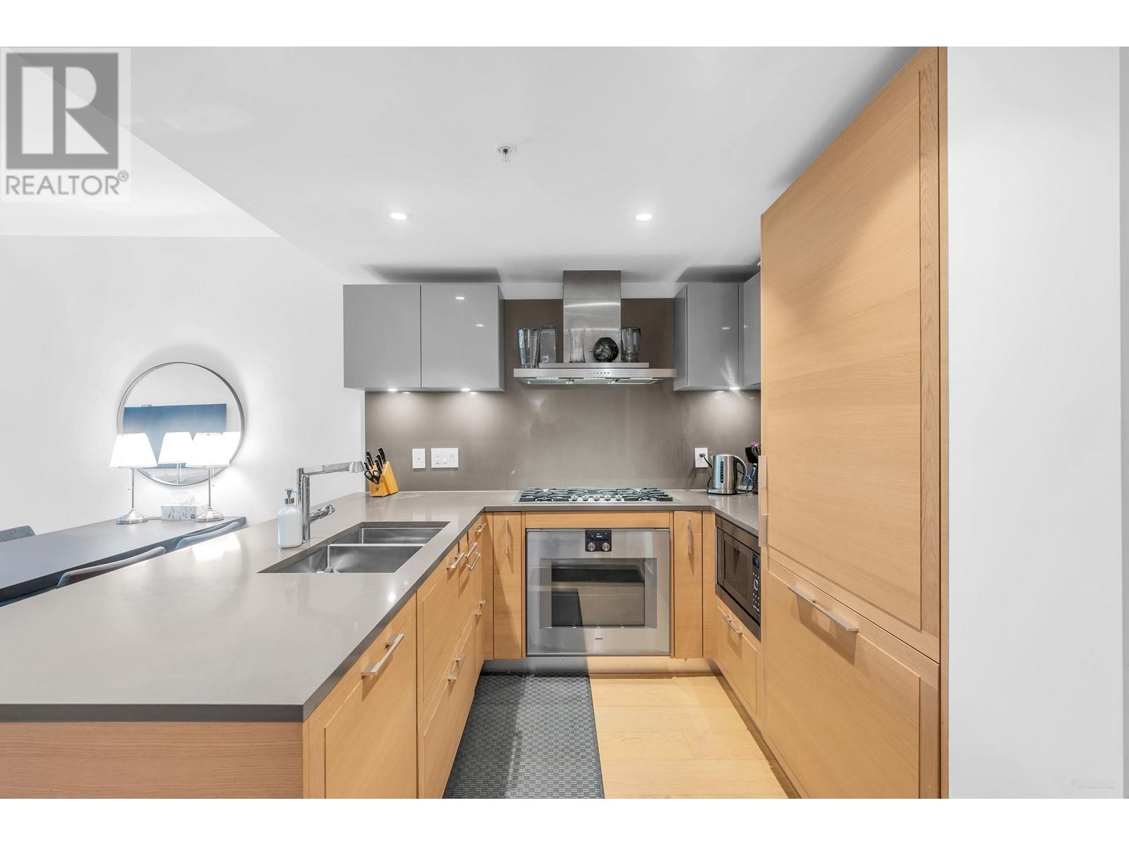 1581 W 57th Avenue, Vancouver, British Columbia  V6P 0H7 - Photo 3 - R2824271