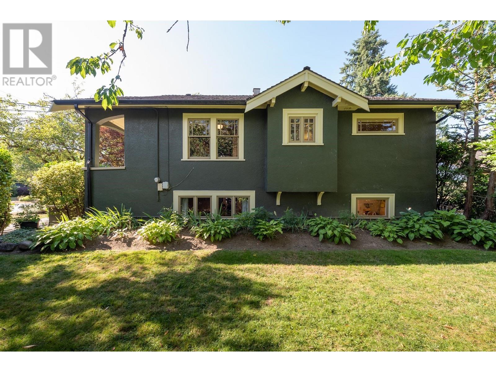 415 Third Street, New Westminster, British Columbia  V3L 2S3 - Photo 3 - R2819705