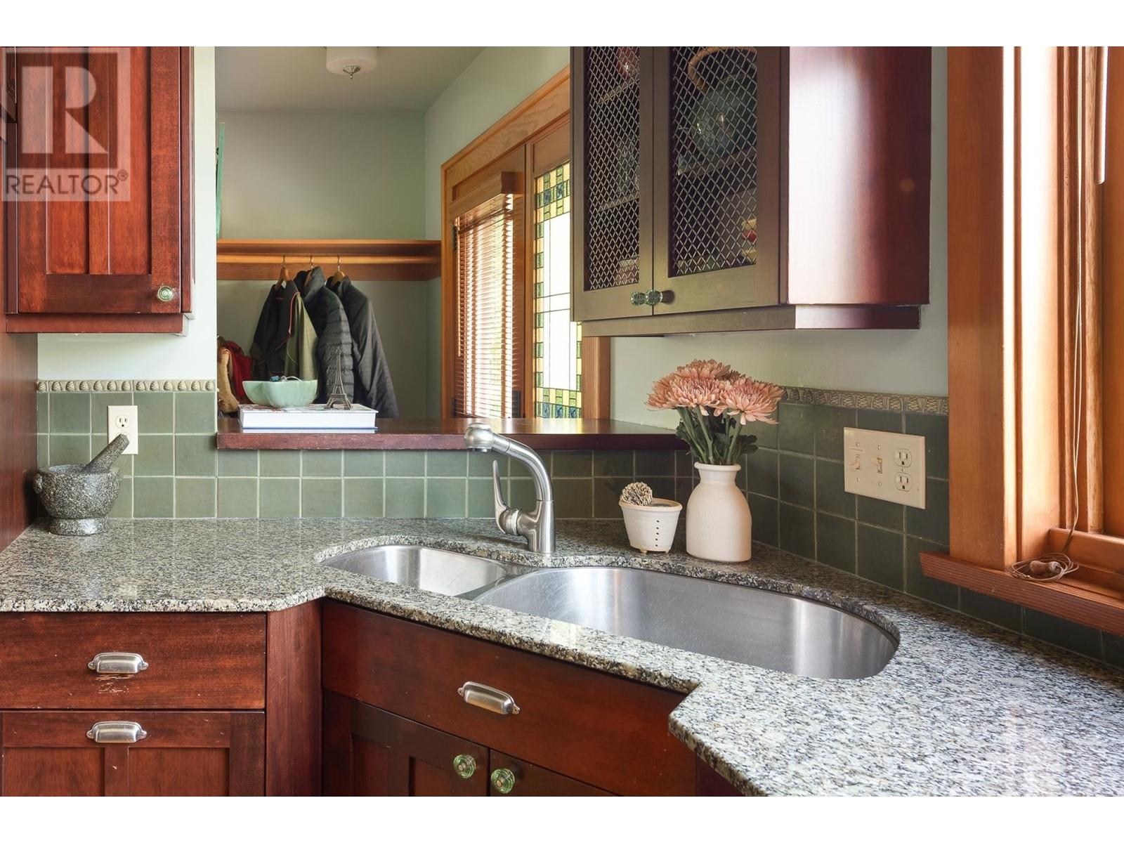 415 Third Street, New Westminster, British Columbia  V3L 2S3 - Photo 12 - R2819705