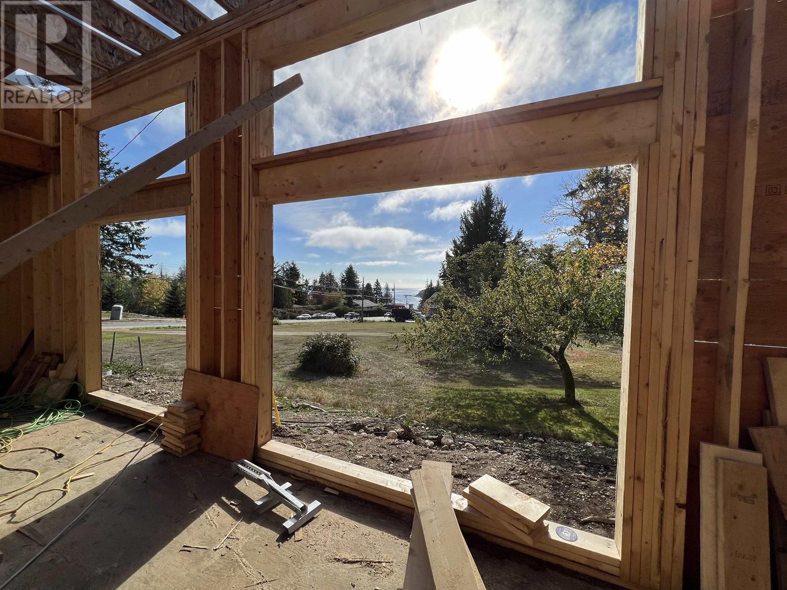 5410 Stellar Way, Sechelt, British Columbia  V7Z 0M1 - Photo 8 - R2824333