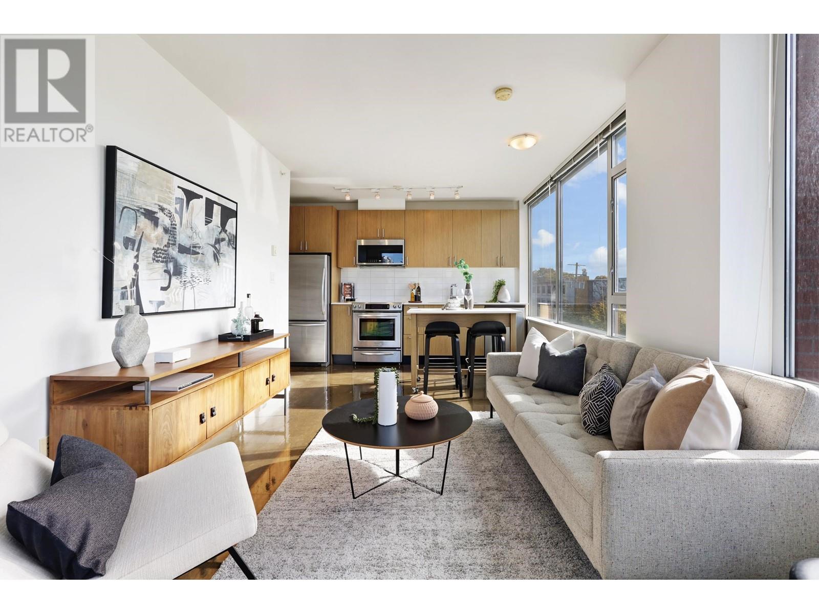 302 221 UNION STREET, vancouver, British Columbia