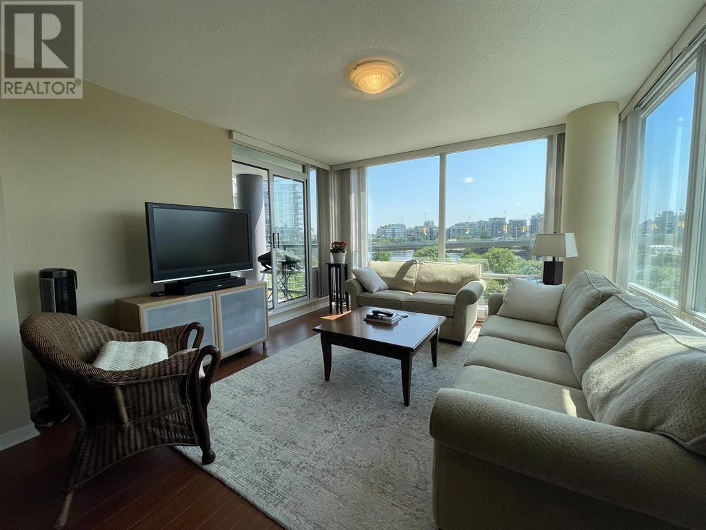 705 1033 Marinaside Crescent, Vancouver, British Columbia  V6Z 3A3 - Photo 2 - R2824371