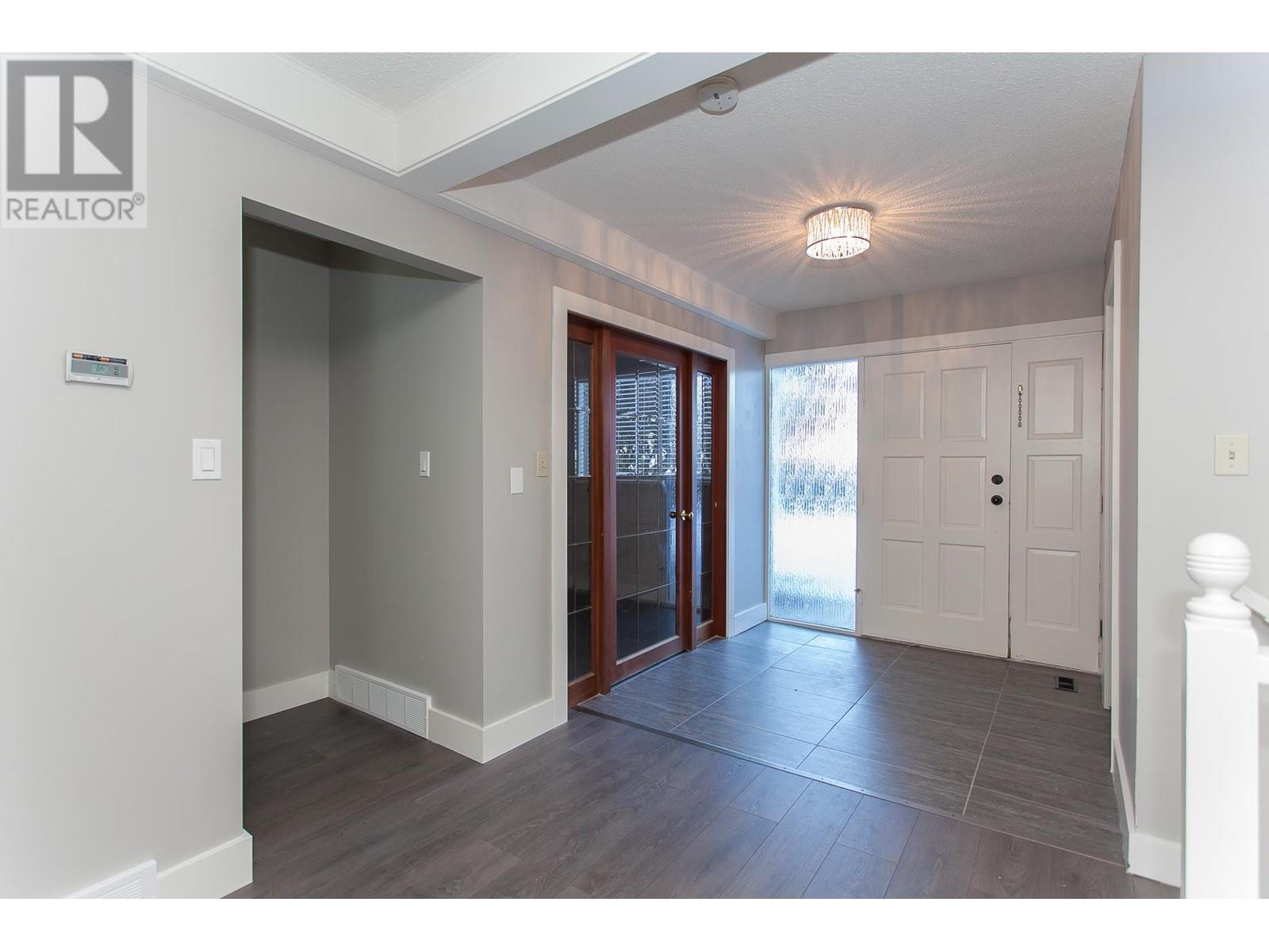 21764 124 Avenue, Maple Ridge, British Columbia  V2X 4H7 - Photo 4 - R2823941