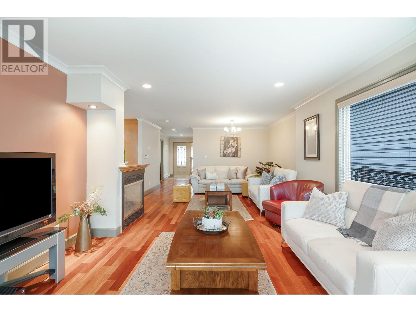 1689 Tatlow Avenue, North Vancouver, British Columbia  V7P 3A1 - Photo 7 - R2824179