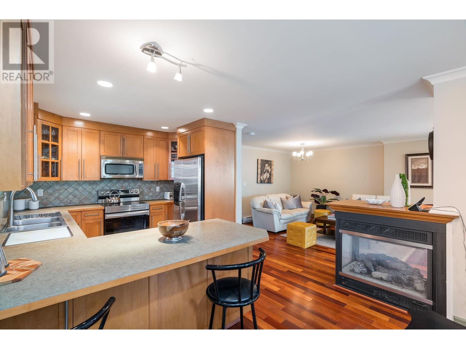 1689 Tatlow Avenue, North Vancouver, British Columbia  V7P 3A1 - Photo 8 - R2824179