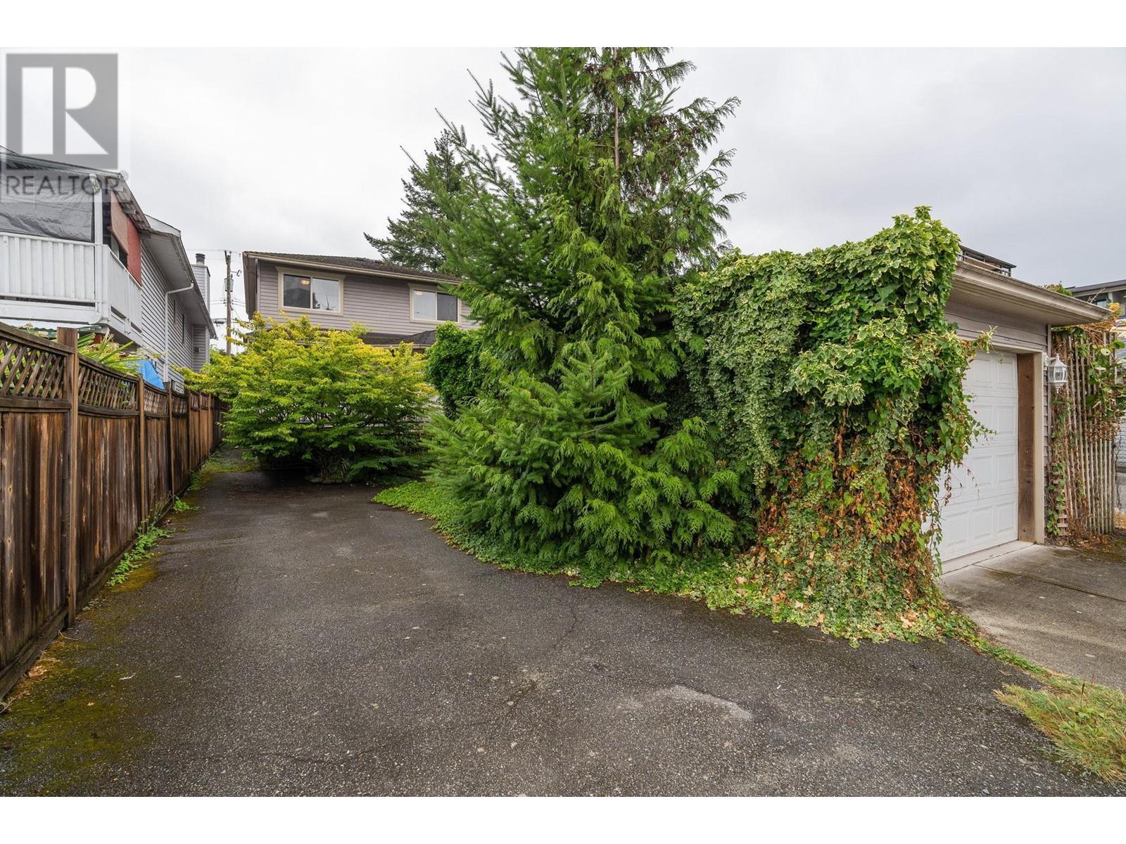 1689 Tatlow Avenue, North Vancouver, British Columbia  V7P 3A1 - Photo 27 - R2824179