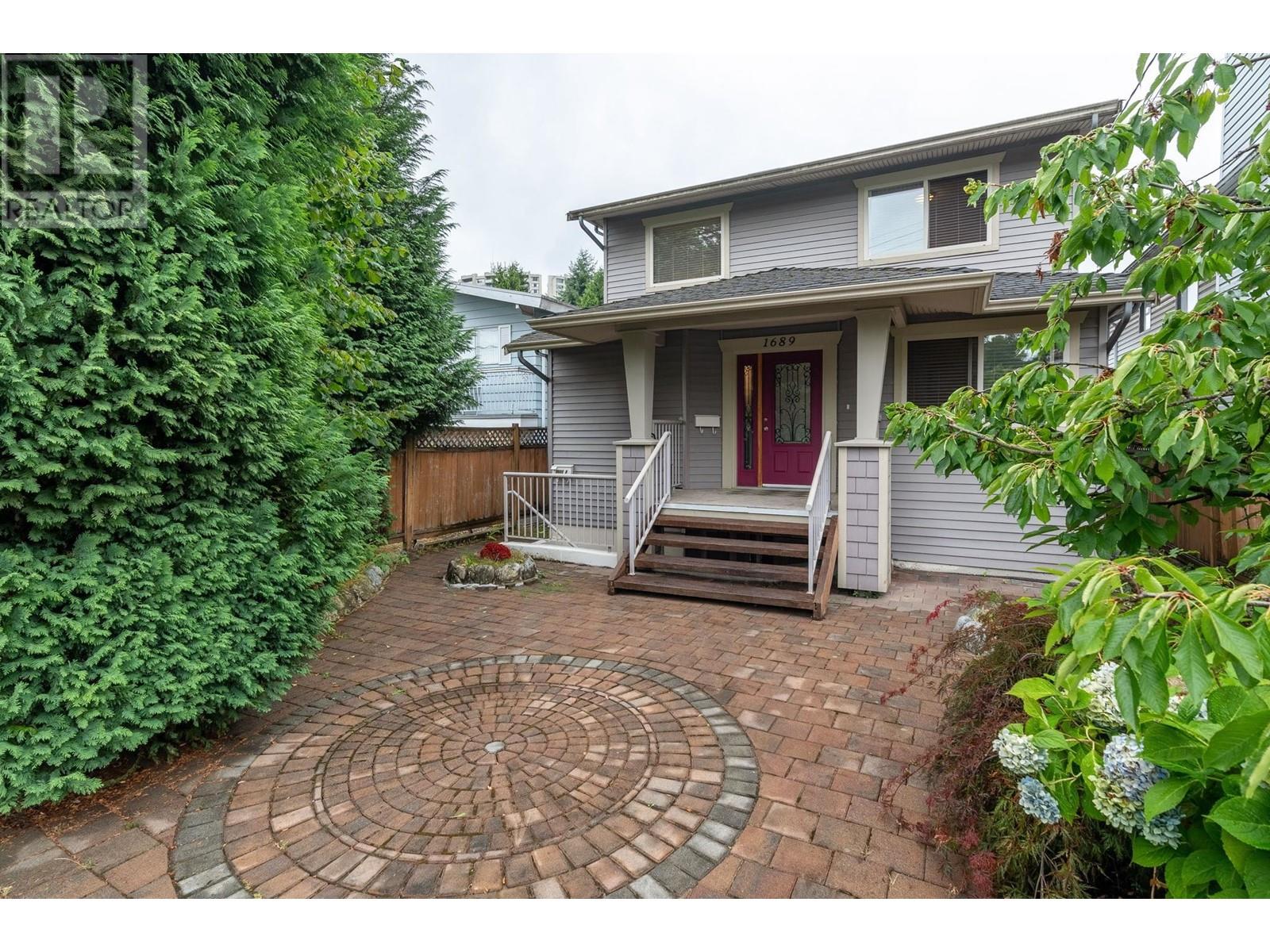 1689 TATLOW AVENUE, north vancouver, British Columbia