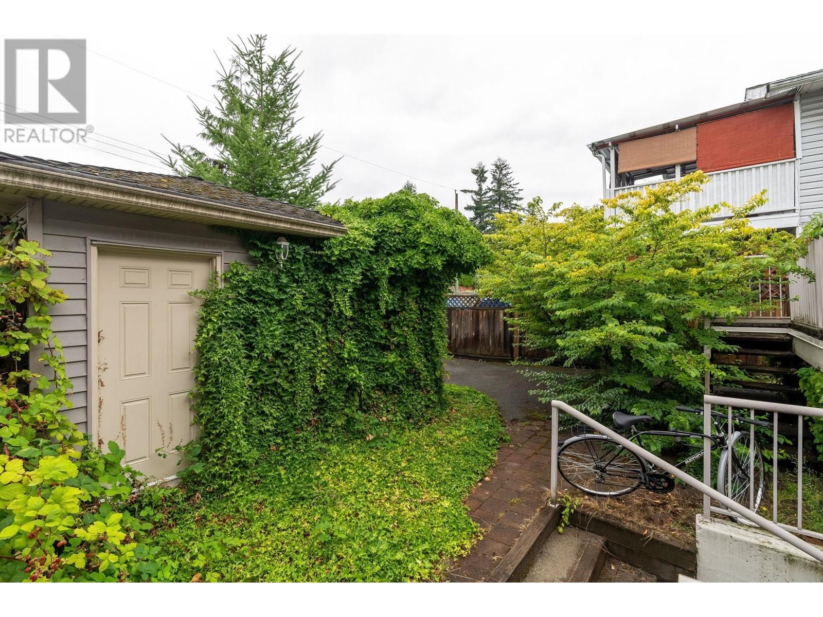 1689 Tatlow Avenue, North Vancouver, British Columbia  V7P 3A1 - Photo 28 - R2824179