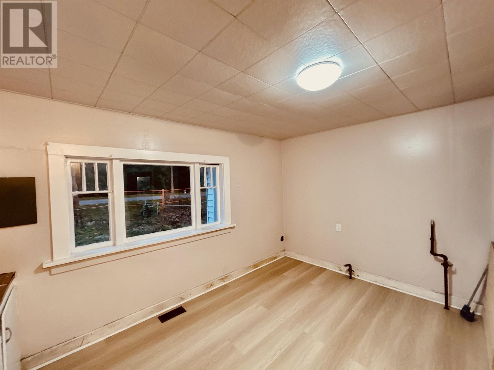 6063 9th Avenue, Burnaby, British Columbia  V3N 2T4 - Photo 9 - R2823877