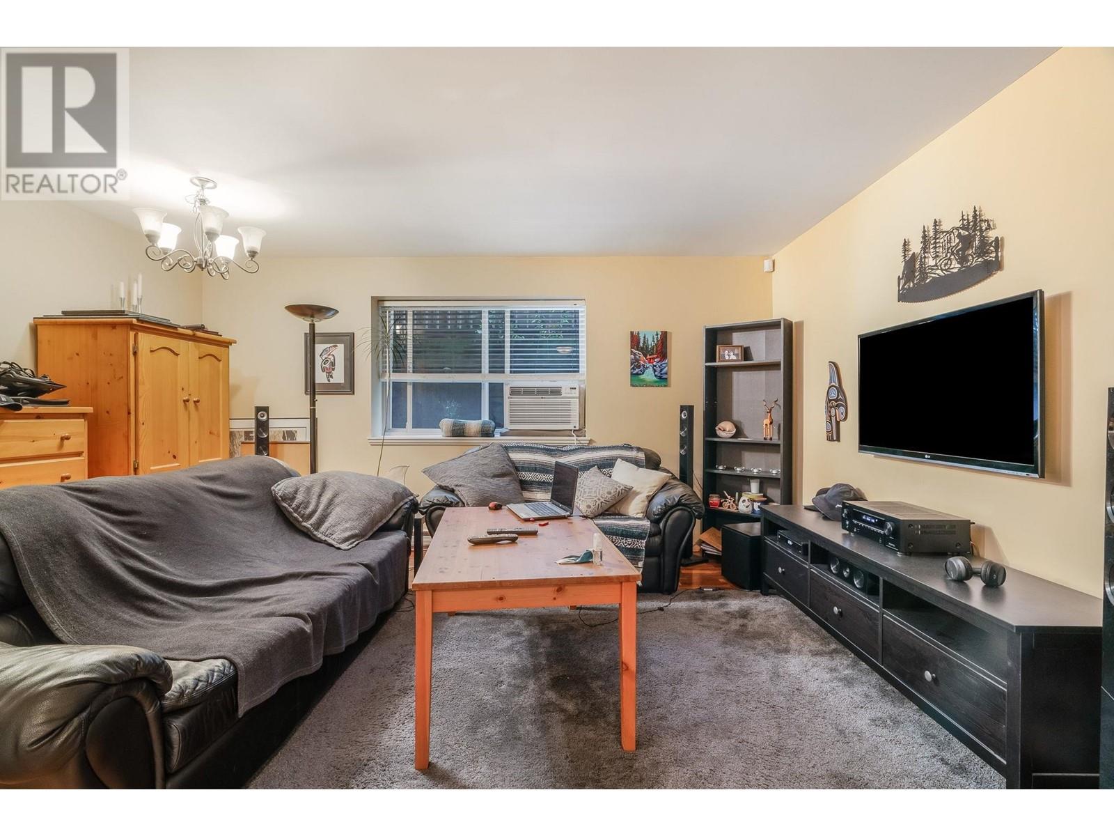 1689 Tatlow Avenue, North Vancouver, British Columbia  V7P 3A1 - Photo 19 - R2824179