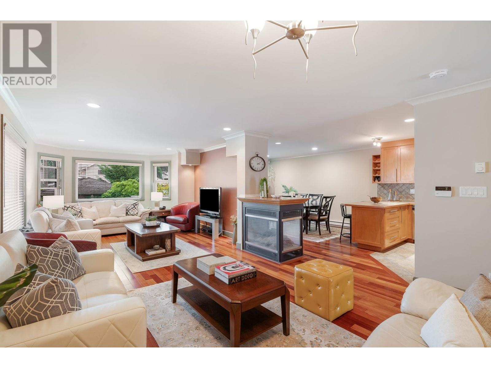 1689 Tatlow Avenue, North Vancouver, British Columbia  V7P 3A1 - Photo 4 - R2824179